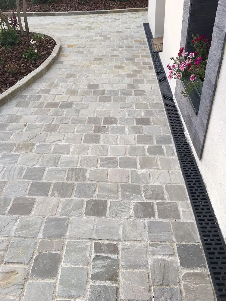150 Patio Pack 40-60mm 12.30m2 Dove Grey Cobbles Setts